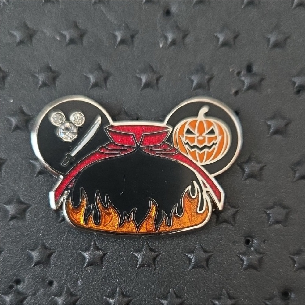 2024 Disney Hidden Mickey super chaser headless horseman Pin
